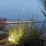 Vista And Breeze In Apartment Balchik