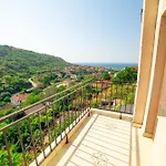 Vista And Breeze In Apartment