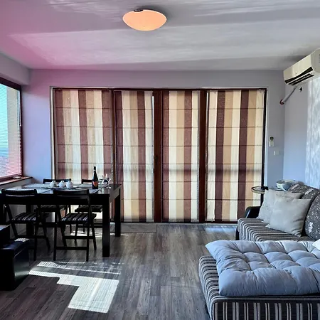 Vista And Breeze In Apartment