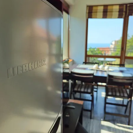 Vista And Breeze In Apartment