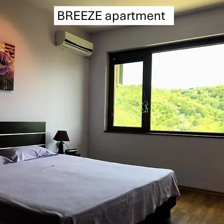Vista And Breeze In Apartment